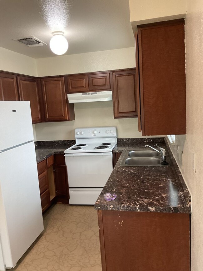 85 Mina Ave in Red Bluff, CA - Building Photo - Building Photo