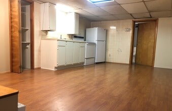 914 w walnut st, Unit 1 in Coal Township, PA - Building Photo - Building Photo