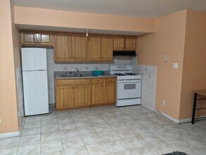 30 Milton Ave, Unit bsmt in Jersey City, NJ - Building Photo - Building Photo