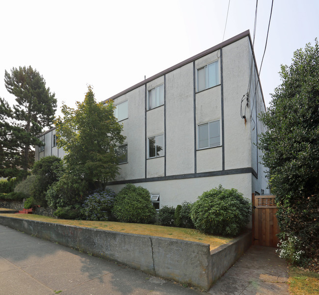 1249 Fort St in Victoria, BC - Building Photo - Building Photo