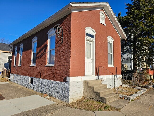 403 Burns Ave, Unit B