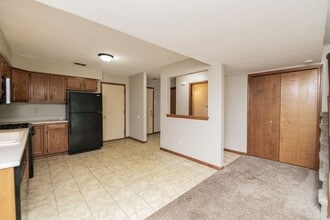 1975 Laura Ln in Chesterton, IN - Building Photo - Building Photo