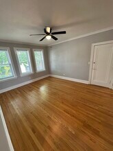 5745 W Wellington Ave in Chicago, IL - Building Photo - Building Photo