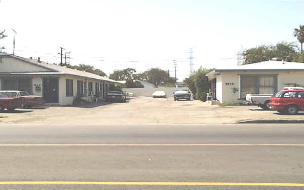 6711-6715 Tujunga Ave in North Hollywood, CA - Building Photo