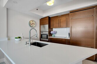 450 Alton Rd, Unit #2110 in Miami Beach, FL - Foto de edificio - Building Photo