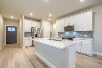 519 Ezra Ln in McKinney, TX - Foto de edificio - Building Photo