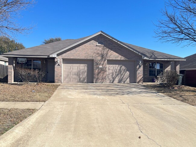 4705 John David Dr in Killeen, TX - Foto de edificio - Building Photo