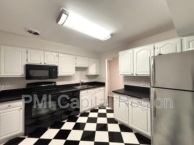 5805 Edson Ln in Rockville, MD - Building Photo - Building Photo