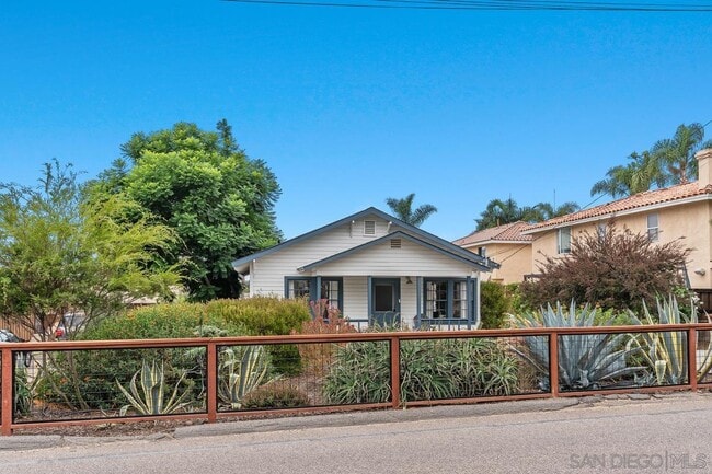 215 N Rios Ave in Solana Beach, CA - Building Photo - Building Photo