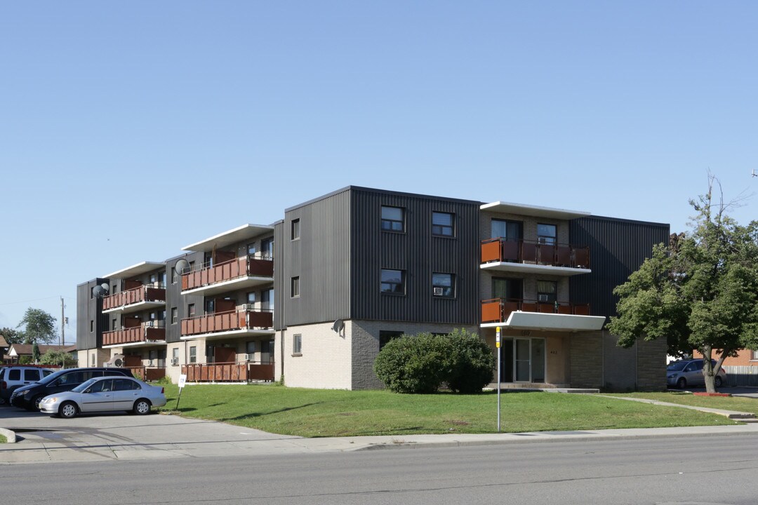 482 Mohawk Rd E in Hamilton, ON - Building Photo