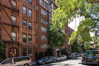 210 W 78th St in New York, NY - Foto de edificio - Building Photo