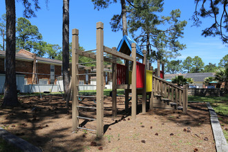 Yester Oaks in Mobile, AL - Foto de edificio - Building Photo