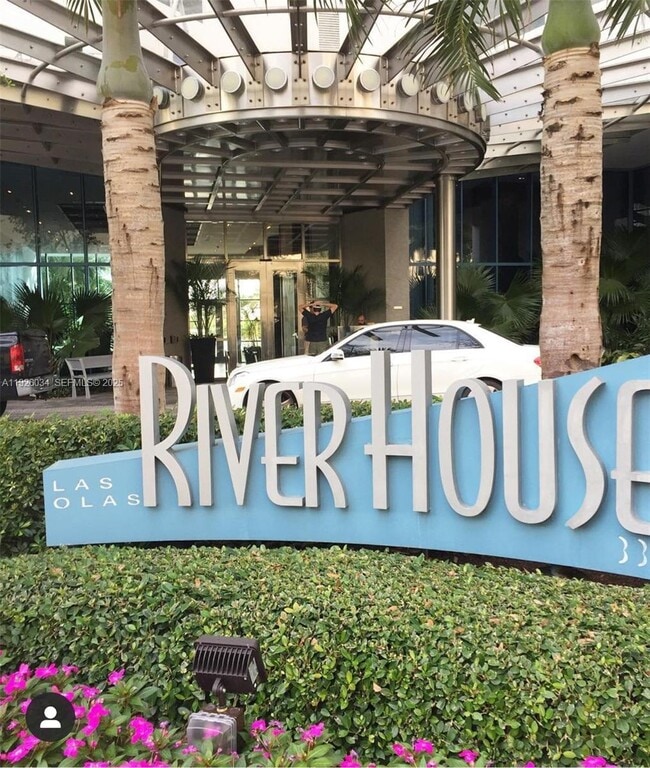 333 Las Olas Way in Fort Lauderdale, FL - Foto de edificio - Building Photo