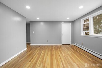 360 Cator Ave in Jersey City, NJ - Building Photo - Building Photo