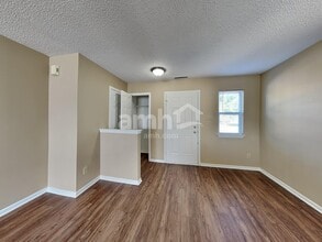 14766 White Tail Run in Noblesville, IN - Foto de edificio - Building Photo