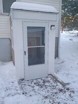 27 Claulise Ln in Mashpee, MA - Building Photo