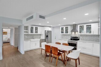150 Ocean Ln Dr in Key Biscayne, FL - Building Photo - Building Photo