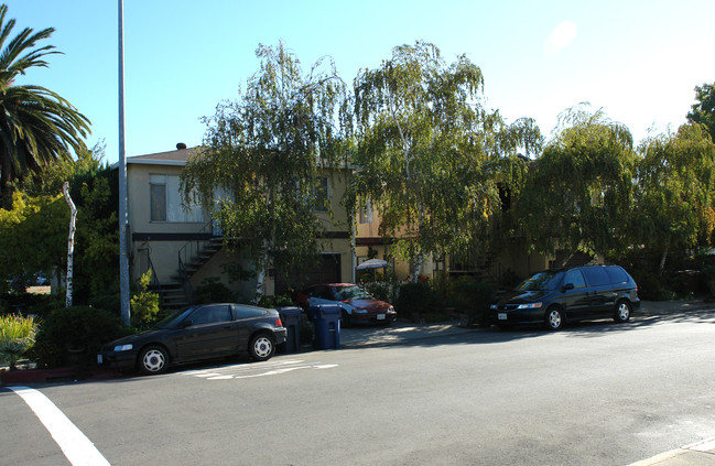 901-905 Castro St in Martinez, CA - Foto de edificio - Building Photo