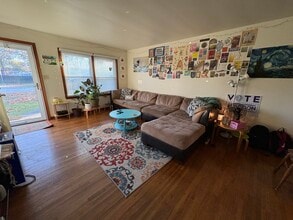 901 E Scott St, Unit B in Kirksville, MO - Foto de edificio - Building Photo