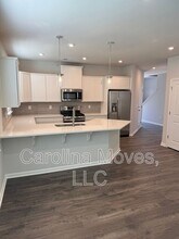 11 Limestone Wy in Greenville, SC - Building Photo - Building Photo