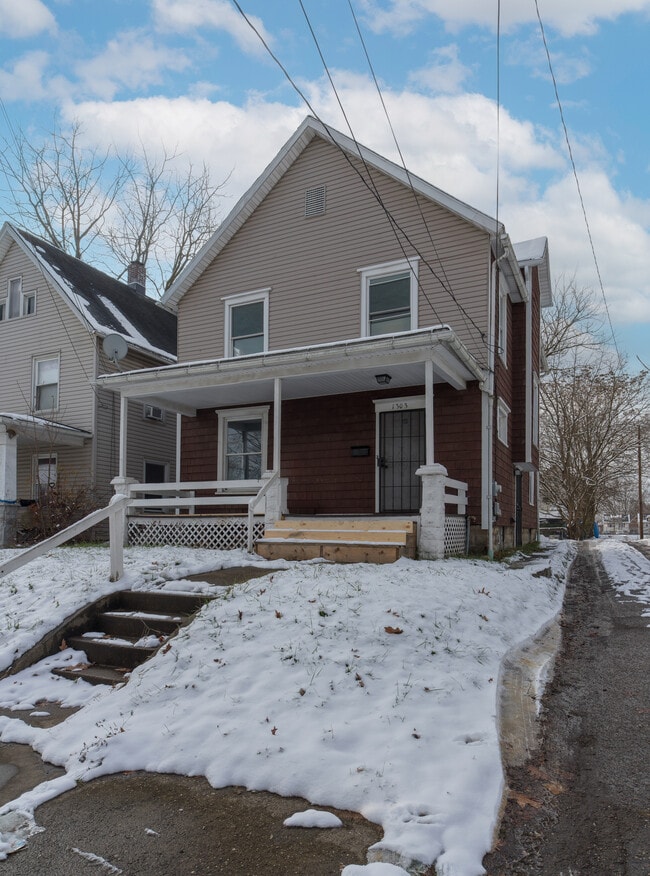 1303 Rowland Ave NE in Canton, OH - Building Photo - Building Photo