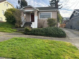 7612 6th Ave NE in Seattle, WA - Building Photo