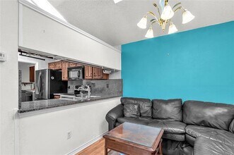 2135 Rose Cliff Ln in Carrollton, TX - Building Photo - Building Photo