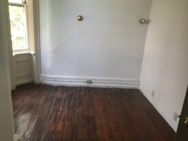 3418 Race St, Unit 2nd floor front