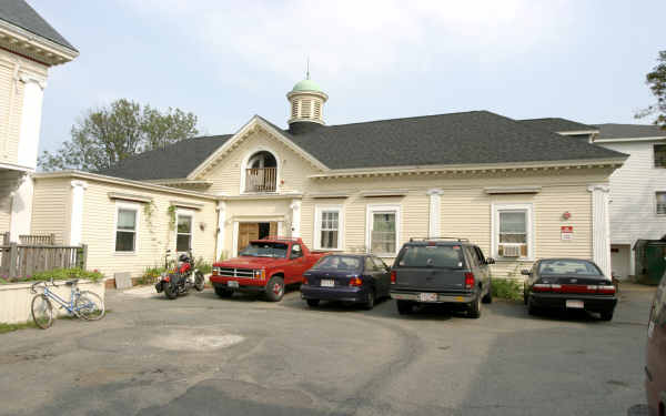 Pioneer House in Peabody, MA - Foto de edificio - Building Photo