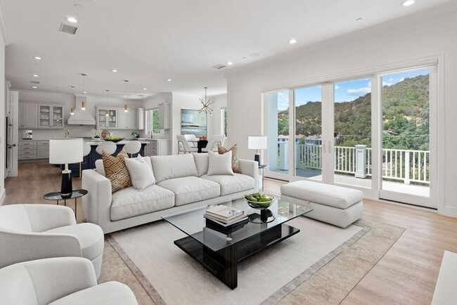 238 Lake Sherwood Dr in Lake Sherwood, CA - Building Photo - Building Photo