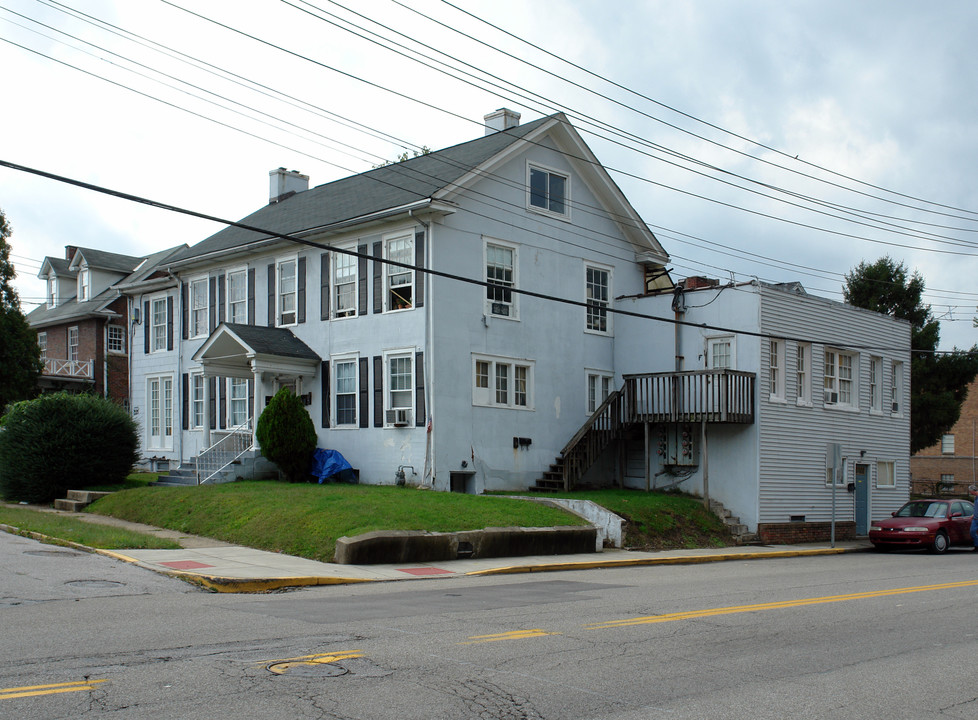 9 Veazey St in Charleston, WV - Building Photo