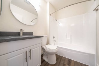 1440 Oak Dr in Vista, CA - Building Photo - Building Photo