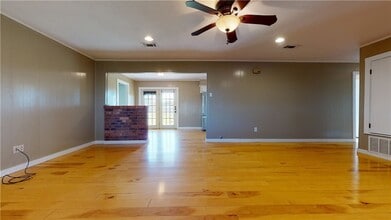 8251 W Sh-21 in Bryan, TX - Building Photo - Building Photo