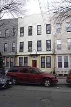 371 Menahan St in Brooklyn, NY - Building Photo - Building Photo