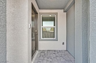 9917 Canary Hls St in Las Vegas, NV - Building Photo - Building Photo