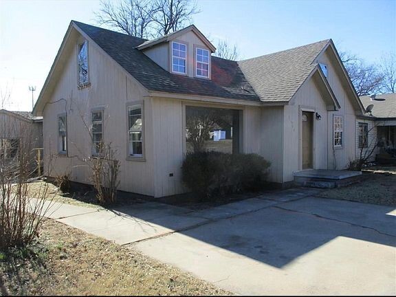 1208 NW Kingsbury Ave in Lawton, OK - Building Photo