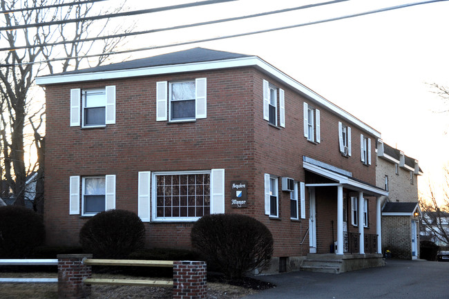 52 Hobart St in Danvers, MA - Foto de edificio - Building Photo