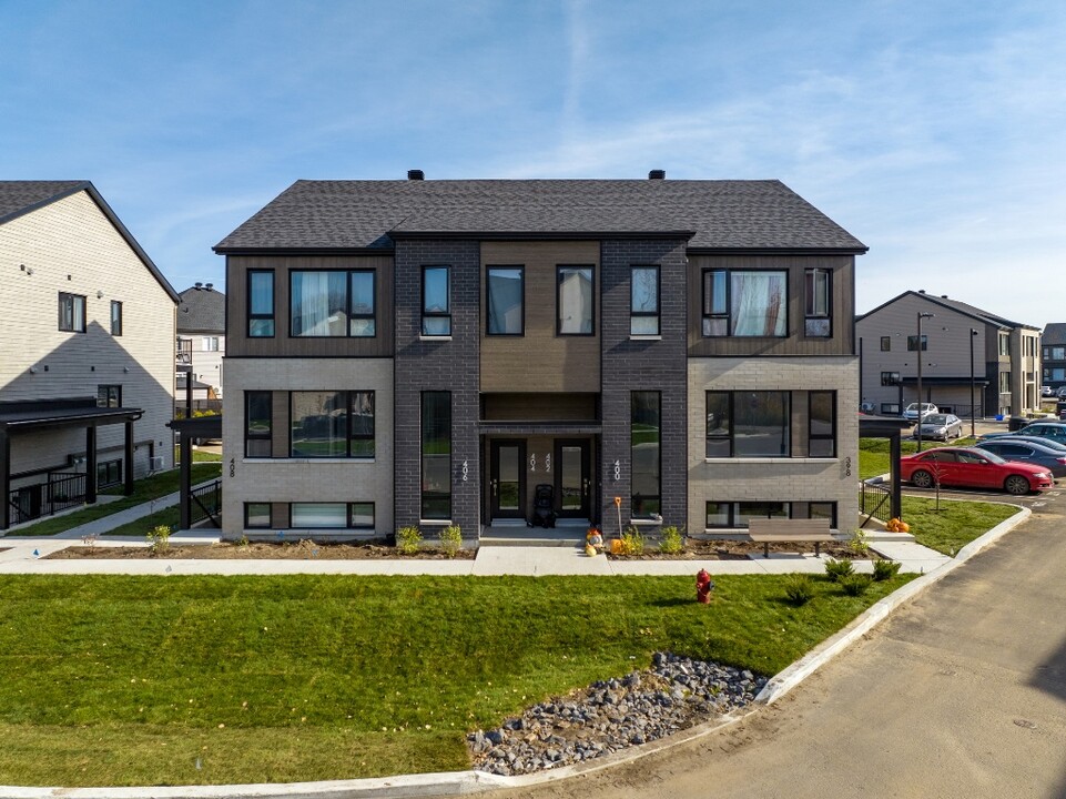 398 Des Ancolies St in Lavaltrie, QC - Building Photo