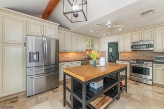 86 Ferncliff Rd in Bloomfield, NJ - Building Photo - Building Photo