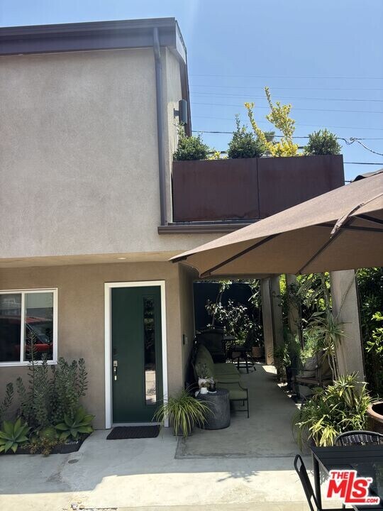 2022 S West View St in Los Angeles, CA - Building Photo