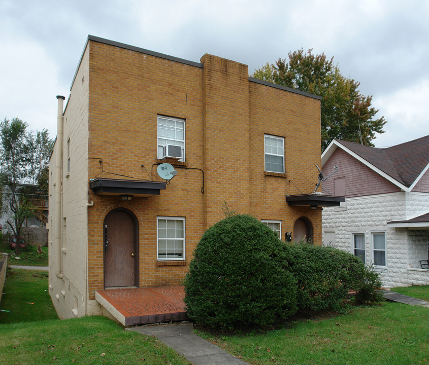 916 Kanawha Blvd W in Charleston, WV - Building Photo