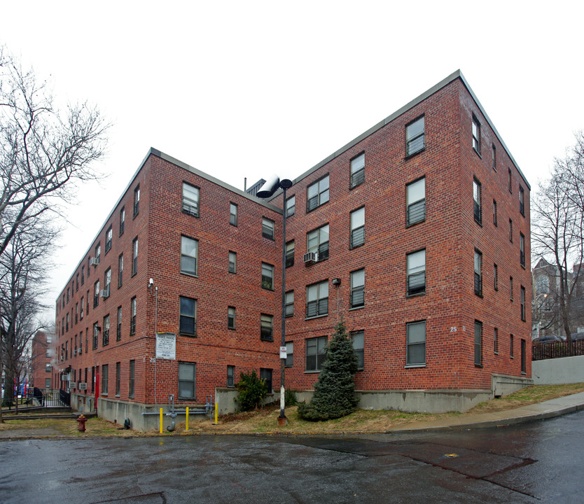 Cottage Place Gardens in Yonkers, NY - Building Photo