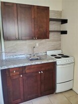 5411 Ravenswood Rd in Fort Lauderdale, FL - Building Photo