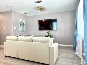 208 W Gardenia St-Unit -10 in South Padre Island, TX - Foto de edificio - Building Photo