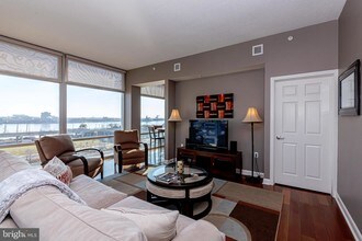 22 S Front St-Unit -505 in Philadelphia, PA - Foto de edificio - Building Photo