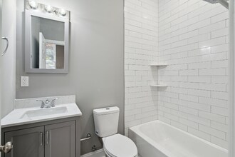 5050 Walnut St in Philadelphia, PA - Foto de edificio - Building Photo