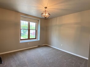 1124 Nier Ct in Green Bay, WI - Building Photo - Building Photo