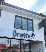 1007 Kingston Rd in Toronto, ON - Building Photo