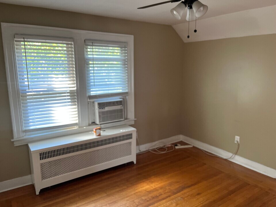 330 Fairview Ave in Hamden, CT - Building Photo