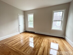 106 Buttonwood St, Unit 3 in Boston, MA - Building Photo - Building Photo